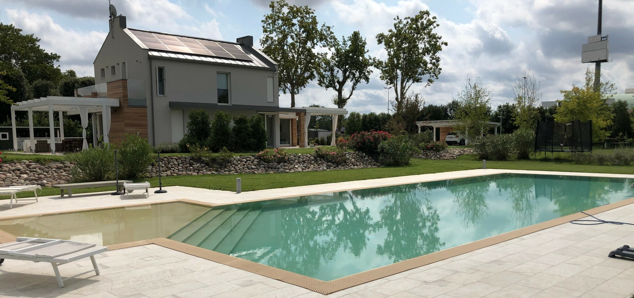 Come scegliere le caratteristiche della piscina adatte alle tue esigenze